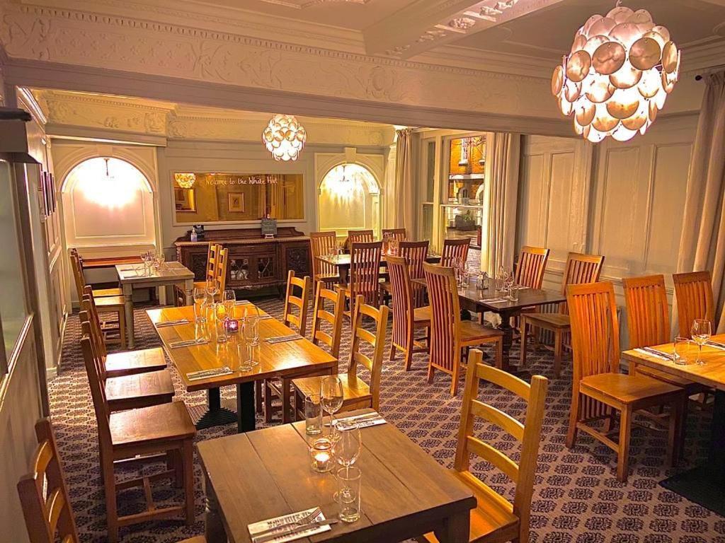 The White Hart Hotel Whitchurch  Exterior photo